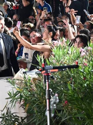 Venice, Italy: Venice, 82nd Venice International Film Festival 2025 - Evening 3 - The Red Carpet for the Film Eojjeol Suga Eopda (No Other Choice). Pictured is Son Ye-jin. Venice Italy  - ZUMAp169 20250829_zea_p169_1581 Copyright: xManuelexMangiarottix