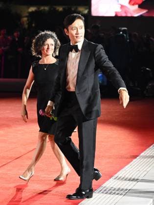 Venice, Italy: Venice, 82nd Venice International Film Festival 2025 - Evening 3 - The Red Carpet for the Film Eojjeol Suga Eopda (No Other Choice). Pictured: Lee Byung-hun Venice Italy  - ZUMAp169 20250829_zea_p169_1584 Copyright: xManuelexMangiarottix