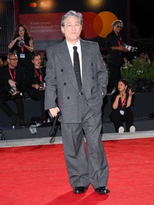 Venice, ITALY: Venice, 82nd Venice International Film Festival 2025 - Evening 3 - Red Carpet for the film Calle Malaga - Pictured: Park Chan-wook Venice ITALY  - ZUMAp169 20250829_zea_p169_1639 Copyright: xAlbertoxTerenghix