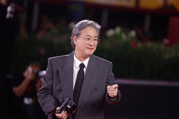 82nd Venice Film Festival - Eojjeol suga eopda (No Other Choice VENICE, ITALY - AUGUST 29: Korean director Park Chan-wook attends the red carpet of the film Eojjeol suga eopda (No Other Choice) at the 82nd Venice Film Festival in Venice, Italy on August 29th, 2025 Marco Barada Anadolu Venice Italy. Editorial use only. Please get in touch for any other usage.  Copyright: x2025xAnadoluxMarcoxBaradax