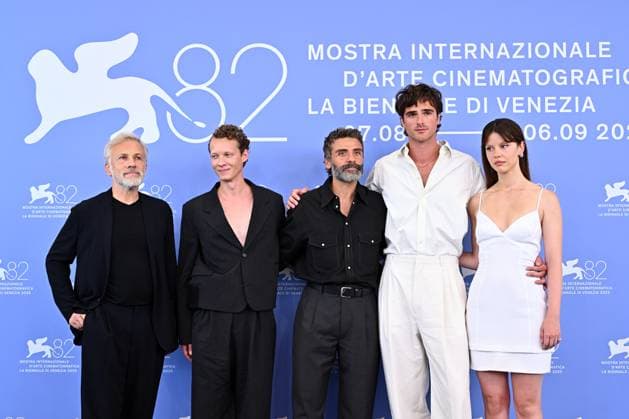 Frankenstein photocall - The 82nd Venice International Film Festival il regista Guillermo del Toro ed il cast con Jacob Elordi, Oscar Isaac, Mia Goth, Christoph Waltz, Felix Kammerer during Frankenstein photocall - The 82nd Venice International Film Festival, Venice, Italy 30 August 2025, Credit:Maria Laura Antonelli Avalon Italy, Venice  Copyright: xMariaxLauraxAntonellix xAvalonx 1032639074