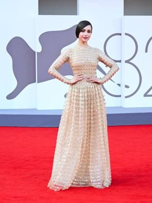 Venice, ITALY: Venice, 82nd Venice International Film Festival 2025 - Evening 4 - Red Carpet for the film Frankenstein. Pictured: Sofia Carson Venice ITALY  - ZUMAp169 20250830_zea_p169_1201 Copyright: xManuelexMangiarottix