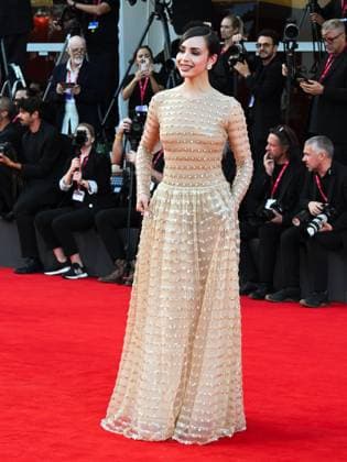 Venice, ITALY: Venice, 82nd Venice International Film Festival 2025 - Evening 4 - Red Carpet for the film Frankenstein. Pictured: Sofia Carson Venice ITALY  - ZUMAp169 20250830_zea_p169_1207 Copyright: xManuelexMangiarottix
