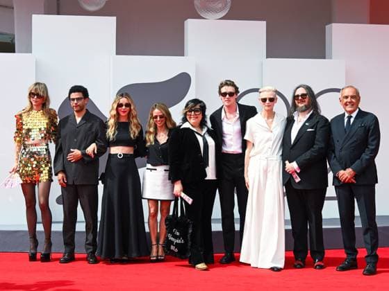 Venice, ITALY: Venice, 82nd Venice International Film Festival 2025 - day 4 - red carpet for the film Broken English - Pictured: Suki Waterhouse, Calvin Demba, Sophia Di Martino, a guest, Jane Pollard, George MacKay, Tilda Swinton, and Iain Forsyth Venice ITALY  - ZUMAp169 20250830_zea_p169_935 Copyright: xManuelexMangiarottix