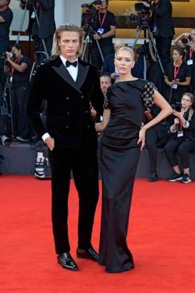 Lena Perminova mit Freund Taras Romanov bei der Premiere des Kinofilms Frankenstein auf der Biennale di Venezia 2025 82. Internationale Filmfestspiele von Venedig im Palazzo del Cinema. Venedig, 30.08.20