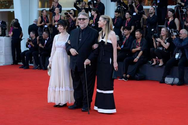Guillermo del Toro mit Tochter Marisa del Toro und Ehefrau Kim Morgan bei der Premiere des Kinofilms Frankenstein auf der Biennale di Venezia 2025 82. Internationale Filmfestspiele von Venedig im Palazzo del Cinema. Venedig, 30.08.20