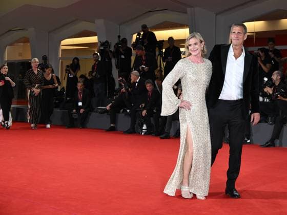 Venice, Italy: Venice, 82nd Venice International Film Festival 2025 - Evening 4 - Red Carpet for the film The Last Viking . Pictured: Anders Thomas Jensen with his wife Venice Italy  - ZUMAp169 20250830_zea_p169_1874 Copyright: xSimonexComix