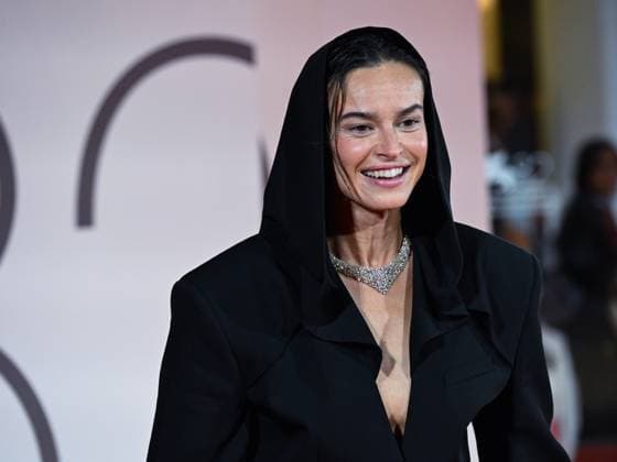 Venice, ITALY: Venice, 82nd Venice International Film Festival 2025 - Evening 4 - Red Carpet for the film The Valley of Smiles - Pictured: Kasia Smutniak Venice ITALY  - ZUMAp169 20250830_zea_p169_1936 Copyright: xManuelexMangiarottix