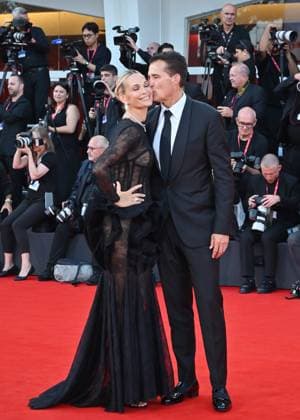 Molly Sims and Scott Stuber in Venezia, Italy - 30 Aug 2025 Molly Sims and Scott Stuber attend the Frankenstein premiere red carpet during the 82nd Venice International Film Festival. Venice Italy Copyright: xAntoninoxD Espositox xSOPAxImagesx ADES383