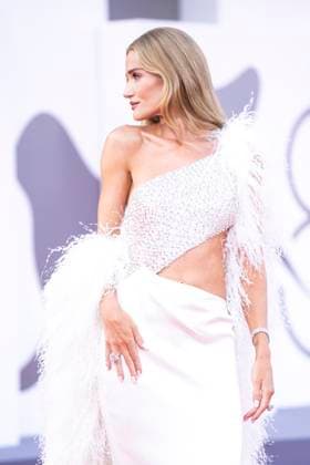 Frankenstein Red Carpet - The 82nd Venice International Film Festival Rosie Huntington-Whiteley during the Frankenstein red carpet during the 82nd Venice International Film Festival on August 30, 2025 in Venice, Italy. Venice Italy  Copyright: xDanielexCifalÃ x originalFilename: cifala-notitle250830_np2ae.jpg