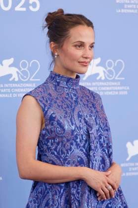Alicia Vikander beim Photocall zum Kinofilm La Mage du Kremlin The Wizard of the Kremlin auf der Biennale di Venezia 2025 82. Internationale Filmfestspiele von Venedig im Palazzo del Casino. Venedig, 31.08.2025
