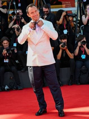 Venice, 82nd Venice International Film Festival 2025 - day 5 - Red Carpet The Wizard Of The Kremlin (Le Mage Du Kremlin) In the photo: JUDE LAW  Copyright: xMaurizioxD Avanzox xipa-agency.netx xMaurizioxDxAvanzox IPA_Agency_IPA63774166