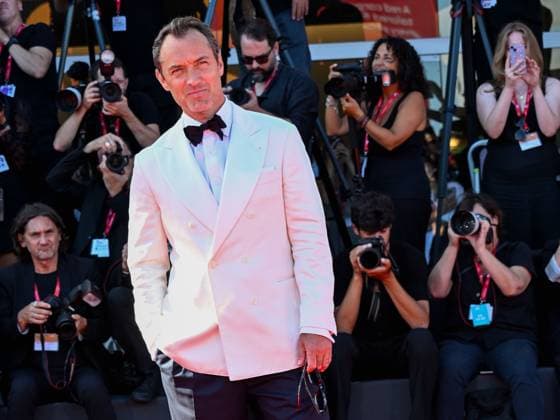 Venice, 82nd Venice International Film Festival 2025 - day 5 - Red Carpet The Wizard Of The Kremlin (Le Mage Du Kremlin) In the photo: JUDE LAW  Copyright: xMaurizioxD Avanzox xipa-agency.netx xMaurizioxDxAvanzox IPA_Agency_IPA63774150