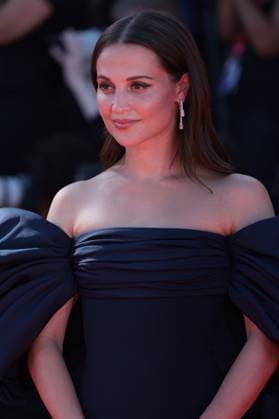 VENICE, ITALY – AUGUST 31: Alicia Vikander on the red carpet for The Wizard Of The Kremlin (Le Mage Du Kremlin) during the 82nd Venice International Film Festival on August 31, 2025 in Venice, Italy.  Copyright: xMatteoxChinellatox xipa-agency.netx xMatteoxChinellatox IPA_Agency_IPA63776327