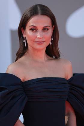 VENICE, ITALY – AUGUST 31: Alicia Vikander on the red carpet for The Wizard Of The Kremlin (Le Mage Du Kremlin) during the 82nd Venice International Film Festival on August 31, 2025 in Venice, Italy.  Copyright: xMatteoxChinellatox xipa-agency.netx xMatteoxChinellatox IPA_Agency_IPA63776372