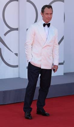 VENICE, ITALY - AUGUST 31: Jude Law on the red carpet for The Wizard Of The Kremlin (Le Mage Du Kremlin) during the 82nd Venice International Film Festival on August 31, 2025 in Venice, Italy.  Copyright: xMatteoxChinellatox xipa-agency.netx xMatteoxChinellatox IPA_Agency_IPA63776409