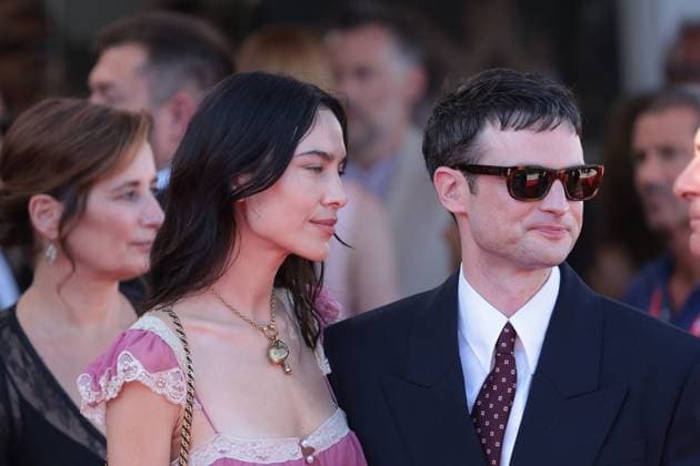 VENICE, ITALY - AUGUST 31: Alexa Chung, Tom Sturridge on the red carpet for The Wizard Of The Kremlin (Le Mage Du Kremlin) during the 82nd Venice International Film Festival on August 31, 2025 in Venice, Italy.  Copyright: xMatteoxChinellatox xipa-agency.netx xMatteoxChinellatox IPA_Agency_IPA63776421