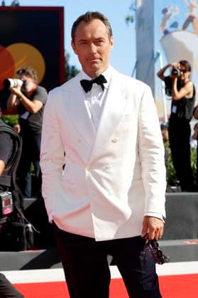 Jude Law bei der Premiere des Kinofilms La Mage du Kremlin The Wizard of the Kremlin auf der Biennale di Venezia 2025 82. Internationale Filmfestspiele von Venedig im Palazzo del Cinema. Venedig, 31.08.2025