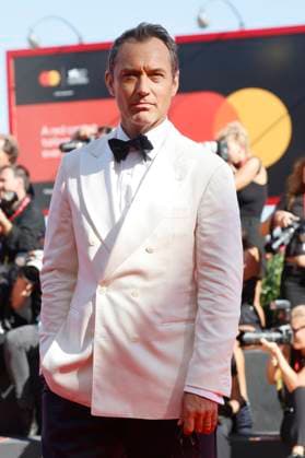 Jude Law bei der Premiere des Kinofilms La Mage du Kremlin The Wizard of the Kremlin auf der Biennale di Venezia 2025 82. Internationale Filmfestspiele von Venedig im Palazzo del Cinema. Venedig, 31.08.2025