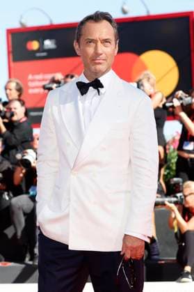 Jude Law bei der Premiere des Kinofilms La Mage du Kremlin The Wizard of the Kremlin auf der Biennale di Venezia 2025 82. Internationale Filmfestspiele von Venedig im Palazzo del Cinema. Venedig, 31.08.2025