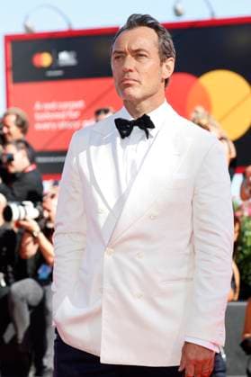 Jude Law bei der Premiere des Kinofilms La Mage du Kremlin The Wizard of the Kremlin auf der Biennale di Venezia 2025 82. Internationale Filmfestspiele von Venedig im Palazzo del Cinema. Venedig, 31.08.2025