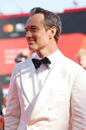 Jude Law bei der Premiere des Kinofilms La Mage du Kremlin The Wizard of the Kremlin auf der Biennale di Venezia 2025 82. Internationale Filmfestspiele von Venedig im Palazzo del Cinema. Venedig, 31.08.2025