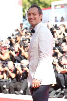 Jude Law bei der Premiere des Kinofilms La Mage du Kremlin The Wizard of the Kremlin auf der Biennale di Venezia 2025 82. Internationale Filmfestspiele von Venedig im Palazzo del Cinema. Venedig, 31.08.2025