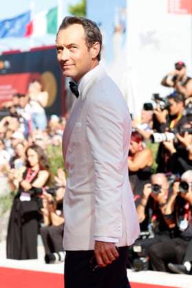 Jude Law bei der Premiere des Kinofilms La Mage du Kremlin The Wizard of the Kremlin auf der Biennale di Venezia 2025 82. Internationale Filmfestspiele von Venedig im Palazzo del Cinema. Venedig, 31.08.2025