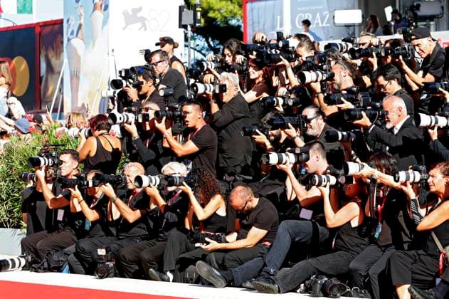 Fotografen bei der Premiere des Kinofilms La Mage du Kremlin The Wizard of the Kremlin auf der Biennale di Venezia 2025 82. Internationale Filmfestspiele von Venedig im Palazzo del Cinema. Venedig, 31.08.2025