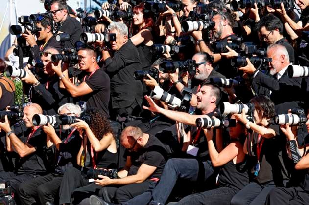 Fotografen bei der Premiere des Kinofilms La Mage du Kremlin The Wizard of the Kremlin auf der Biennale di Venezia 2025 82. Internationale Filmfestspiele von Venedig im Palazzo del Cinema. Venedig, 31.08.2025