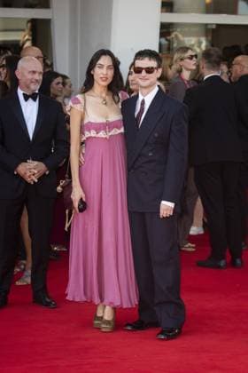 The Wizard Of The Kremlin (Le Mage Du Kremlin) Photocall - The 82nd Venice International Film Festival VENICE, ITALY - AUGUST 31: Alexa Chung and Tom Sturridge attend The Wizard Of The Kremlin (Le Mage Du Kremlin) red carpet during the 82nd Venice International Film Festival on August 31, 2025 in Venice, Italy. Primo Barol Anadolu Venice Italy. Editorial use only. Please get in touch for any other usage.  Copyright: x2025xAnadoluxPrimoxBarolx