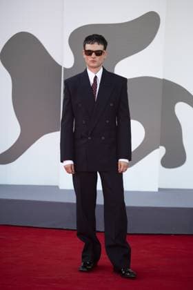 The Wizard Of The Kremlin (Le Mage Du Kremlin) Photocall - The 82nd Venice International Film Festival VENICE, ITALY - AUGUST 31: Tom Sturridge attends The Wizard Of The Kremlin (Le Mage Du Kremlin) red carpet during the 82nd Venice International Film Festival on August 31, 2025 in Venice, Italy. Primo Barol Anadolu Venice Italy. Editorial use only. Please get in touch for any other usage.  Copyright: x2025xAnadoluxPrimoxBarolx