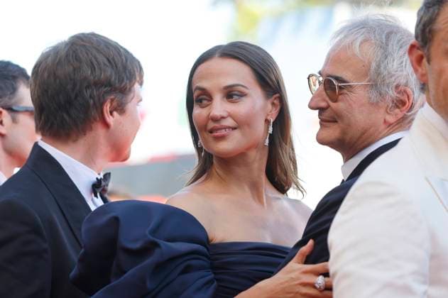 Alicia Vikander und Olivier Assayas bei der Premiere des Kinofilms La Mage du Kremlin The Wizard of the Kremlin auf der Biennale di Venezia 2025 82. Internationale Filmfestspiele von Venedig im Palazzo del Cinema. Venedig, 31.08.2025