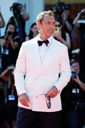 News - The Wizard Of The Kremlin (Le Mage Du Kremlin) Red Carpet - The 82nd Venice International Film Festival Jude Law attends The Wizard Of The Kremlin (Le Mage Du Kremlin) red carpet during The 82nd Venice International Film Festival at Sala Grande on August 31, 2025 in Venice, Italy. Photo: Cinzia Camela. Lido di Venezia Palazzo del cinema Italy Copyright: xCinziaxCamelax xLiveMediax LPN_2002848