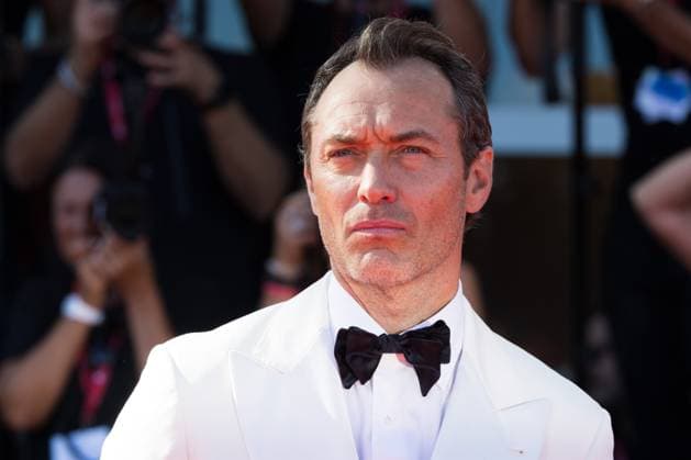 News - The Wizard Of The Kremlin (Le Mage Du Kremlin) Red Carpet - The 82nd Venice International Film Festival Jude Law attends The Wizard Of The Kremlin (Le Mage Du Kremlin) red carpet during The 82nd Venice International Film Festival at Sala Grande on August 31, 2025 in Venice, Italy. Photo: Cinzia Camela. Lido di Venezia Palazzo del cinema Italy Copyright: xCinziaxCamelax xLiveMediax LPN_2002853