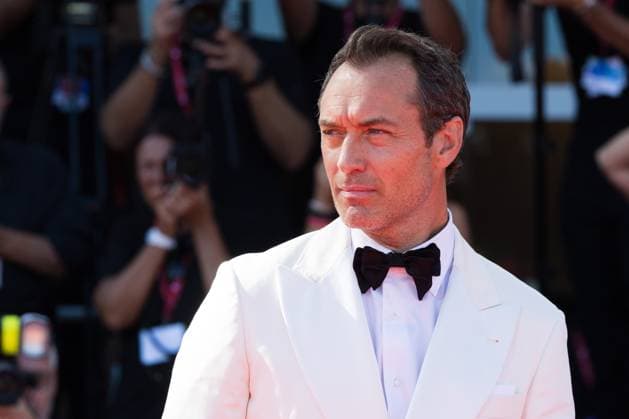News - The Wizard Of The Kremlin (Le Mage Du Kremlin) Red Carpet - The 82nd Venice International Film Festival Jude Law attends The Wizard Of The Kremlin (Le Mage Du Kremlin) red carpet during The 82nd Venice International Film Festival at Sala Grande on August 31, 2025 in Venice, Italy. Photo: Cinzia Camela. Lido di Venezia Palazzo del cinema Italy Copyright: xCinziaxCamelax xLiveMediax LPN_2002854