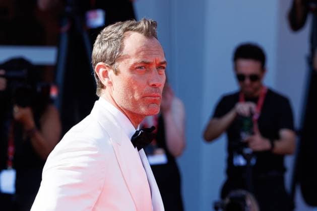 News - The Wizard Of The Kremlin (Le Mage Du Kremlin) Red Carpet - The 82nd Venice International Film Festival Jude Law attends The Wizard Of The Kremlin (Le Mage Du Kremlin) red carpet during The 82nd Venice International Film Festival at Sala Grande on August 31, 2025 in Venice, Italy. Photo: Cinzia Camela. Lido di Venezia Palazzo del cinema Italy Copyright: xCinziaxCamelax xLiveMediax LPN_2002858
