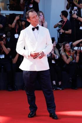 News - The Wizard Of The Kremlin (Le Mage Du Kremlin) Red Carpet - The 82nd Venice International Film Festival Jude Law attends The Wizard Of The Kremlin (Le Mage Du Kremlin) red carpet during The 82nd Venice International Film Festival at Sala Grande on August 31, 2025 in Venice, Italy. Photo: Cinzia Camela. Lido di Venezia Palazzo del cinema Italy Copyright: xCinziaxCamelax xLiveMediax LPN_2002862