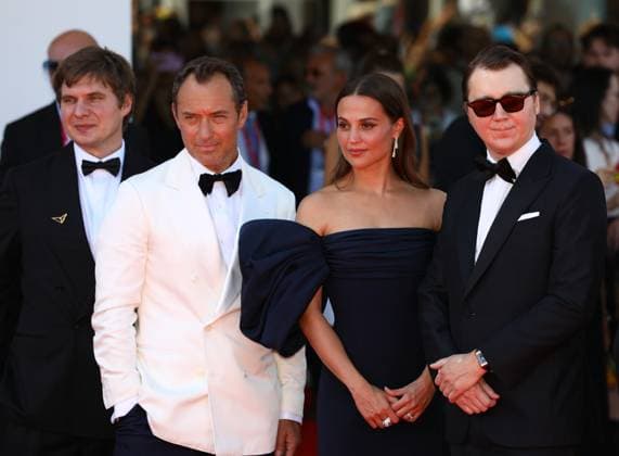 August 31, 2025, Venice, Veneto, Italy: Cast of whom OLIVIER ASSAYAS, TOM STURRIDGE, JUDE LAW, ALICIA VIKANDER and PAUL DANO on the red carpet for The Wizard of the Kremlin Premiere screening at the 82nd Venice Film Festival at the Venice Lido, Italy. Venice Italy - ZUMAc179 20250831_zep_c179_117 Copyright: xMickaelxChavetx