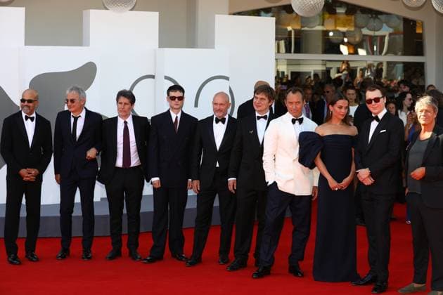 August 31, 2025, Venice, Veneto, Italy: Cast of whom OLIVIER ASSAYAS, TOM STURRIDGE, JUDE LAW, ALICIA VIKANDER and PAUL DANO on the red carpet for The Wizard of the Kremlin Premiere screening at the 82nd Venice Film Festival at the Venice Lido, Italy. Venice Italy - ZUMAc179 20250831_zep_c179_119 Copyright: xMickaelxChavetx