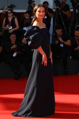 August 31, 2025, Venice, Veneto, Italy: ALICIA VIKANDER on the red carpet for The Wizard of the Kremlin Premiere screening at the 82nd Venice Film Festival at the Venice Lido, Italy. Venice Italy - ZUMAc179 20250831_zep_c179_108 Copyright: xMickaelxChavetx
