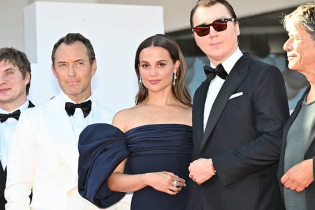 82nd Film Festival, Red carpet of the film Le mage du Kremlin Venice Biennale, 82nd Venice International Film Festival. Red carpet for the film Le mage du Kremlin (The Wizard of the Kremlin). In the photo Paul Dano, Jude Law , Alicia Vikander, Andrei Zayats . Venice, Italy 31 August 2025, Credit:Maria Laura Antonelli Avalon Italy, Venice  Copyright: xMariaxLauraxAntonellix xAvalonx 1032977942