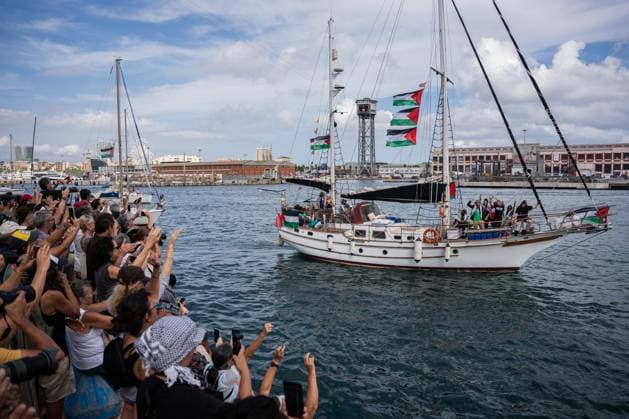 The Global Sumud Flotilla Departs From Barcelona To Gaza With More Than 20 Ships And More Than 300 People Twenty vessels from the Global Sumud Flotilla leave the Port of Barcelona for Gaza to establish a humanitarian corridor by sea, pressure governments around the world, and denounce the blockade, in Barcelona, Spain, on August 31, 2025. Barcelona Barcelona Spain  Copyright: xMarcxAsensiox originalFilename: asensioclupes-globalsu250831_npxfC.jpg
