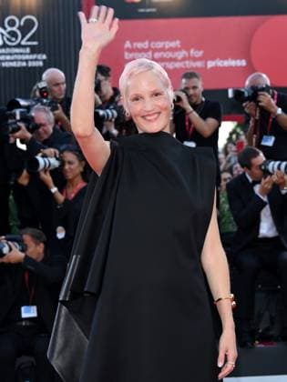Venice, Italy: Venice, 82nd Venice International Film Festival 2025 - evening 5 - red carpet of the film Father Mother Sister Brother Pictured: Vicky Krieps Venice Italy  - ZUMAp169 20250831_zea_p169_1328 Copyright: xAlbertoxTerenghi PoolxxEvenx