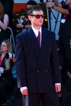 Tom Sturridge bei der Premiere des Kinofilms La Mage du Kremlin The Wizard of the Kremlin auf der Biennale di Venezia 2025 82. Internationale Filmfestspiele von Venedig im Palazzo del Cinema. Venedig, 31.08.2025