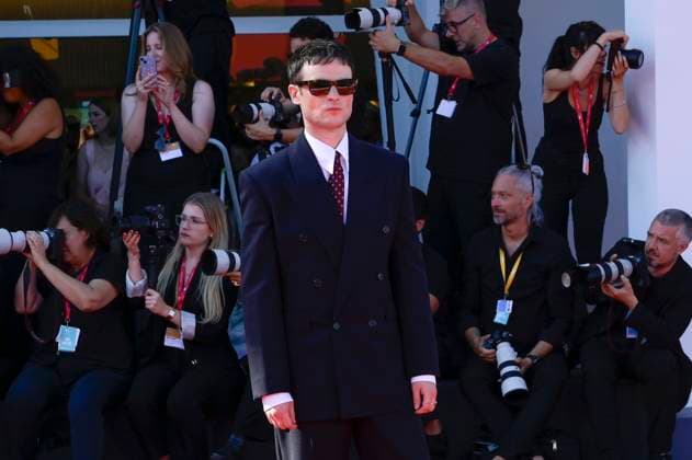 Tom Sturridge bei der Premiere des Kinofilms La Mage du Kremlin The Wizard of the Kremlin auf der Biennale di Venezia 2025 82. Internationale Filmfestspiele von Venedig im Palazzo del Cinema. Venedig, 31.08.2025