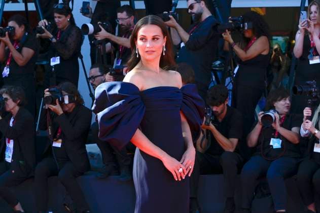 Alicia Vikander bei der Premiere des Kinofilms La Mage du Kremlin The Wizard of the Kremlin auf der Biennale di Venezia 2025 82. Internationale Filmfestspiele von Venedig im Palazzo del Cinema. Venedig, 31.08.2025