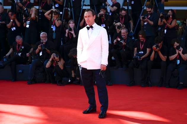Jude Law bei der Premiere des Kinofilms La Mage du Kremlin The Wizard of the Kremlin auf der Biennale di Venezia 2025 82. Internationale Filmfestspiele von Venedig im Palazzo del Cinema. Venedig, 31.08.2025