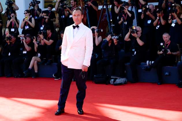 Jude Law bei der Premiere des Kinofilms La Mage du Kremlin The Wizard of the Kremlin auf der Biennale di Venezia 2025 82. Internationale Filmfestspiele von Venedig im Palazzo del Cinema. Venedig, 31.08.2025