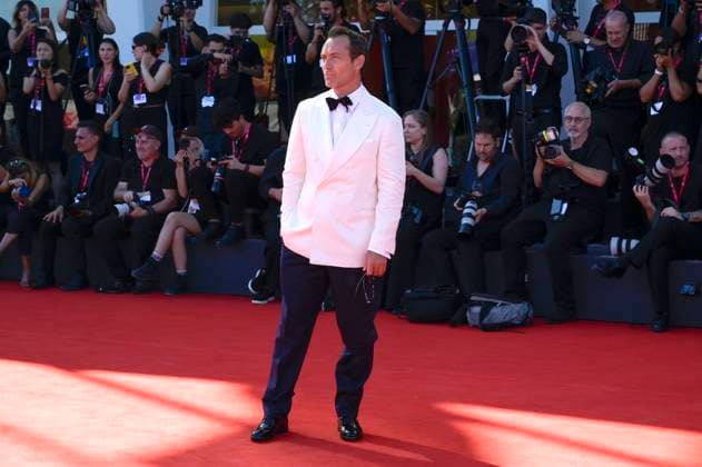 Jude Law bei der Premiere des Kinofilms La Mage du Kremlin The Wizard of the Kremlin auf der Biennale di Venezia 2025 82. Internationale Filmfestspiele von Venedig im Palazzo del Cinema. Venedig, 31.08.2025